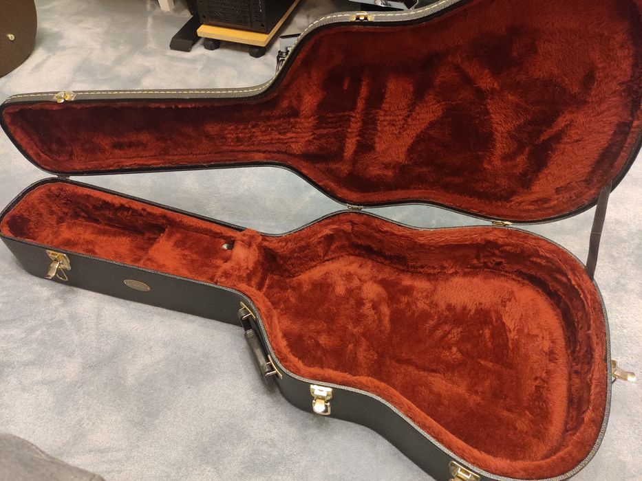 Твърд калъф за китара