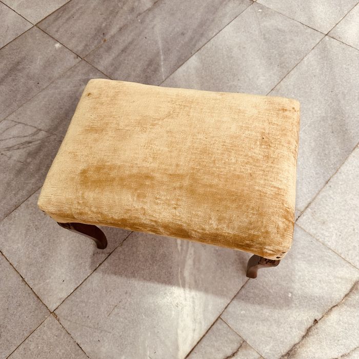 Винтидж италианска табуретка / пуф – масивно дърво