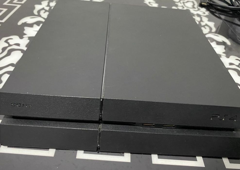 Playstation 4 как новый, без поломок