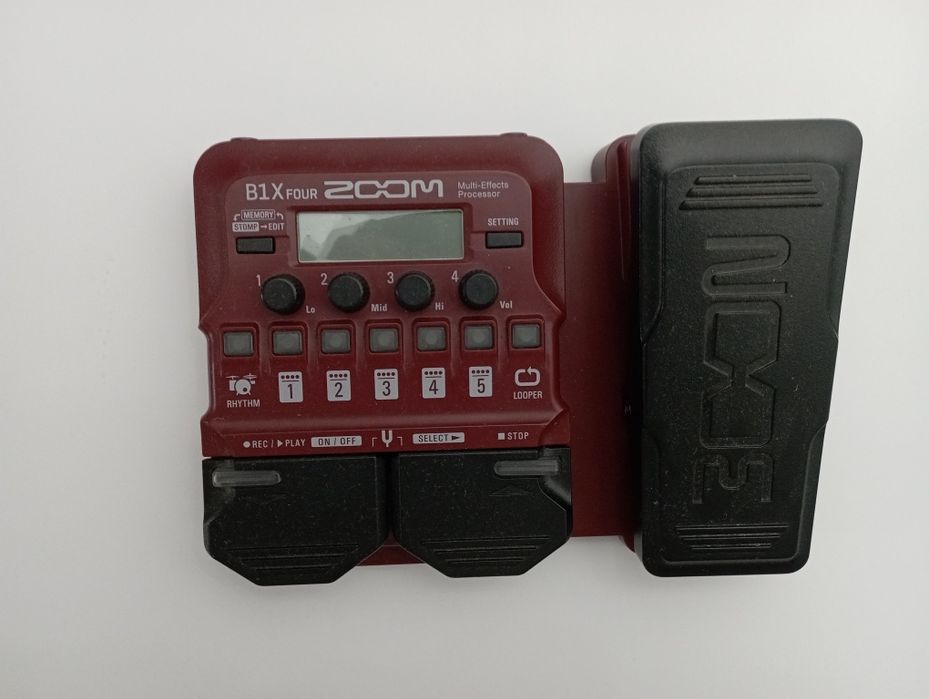 Процессор для бас гитары Zoom B1X Four