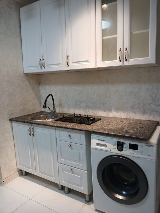 Площадь орналасқан екі бөлмелі пәтер сатылады жағдайы жақсы