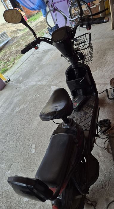Vând Scuter Electric cu Pedale.