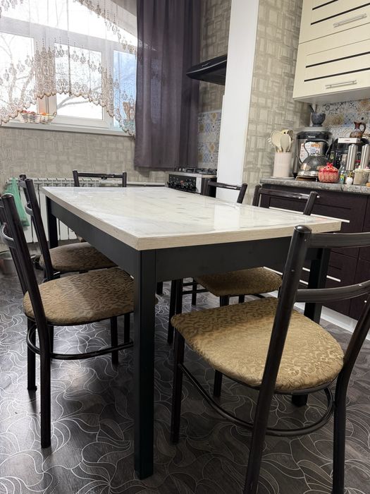 Продам кухонный стол и 4 стула