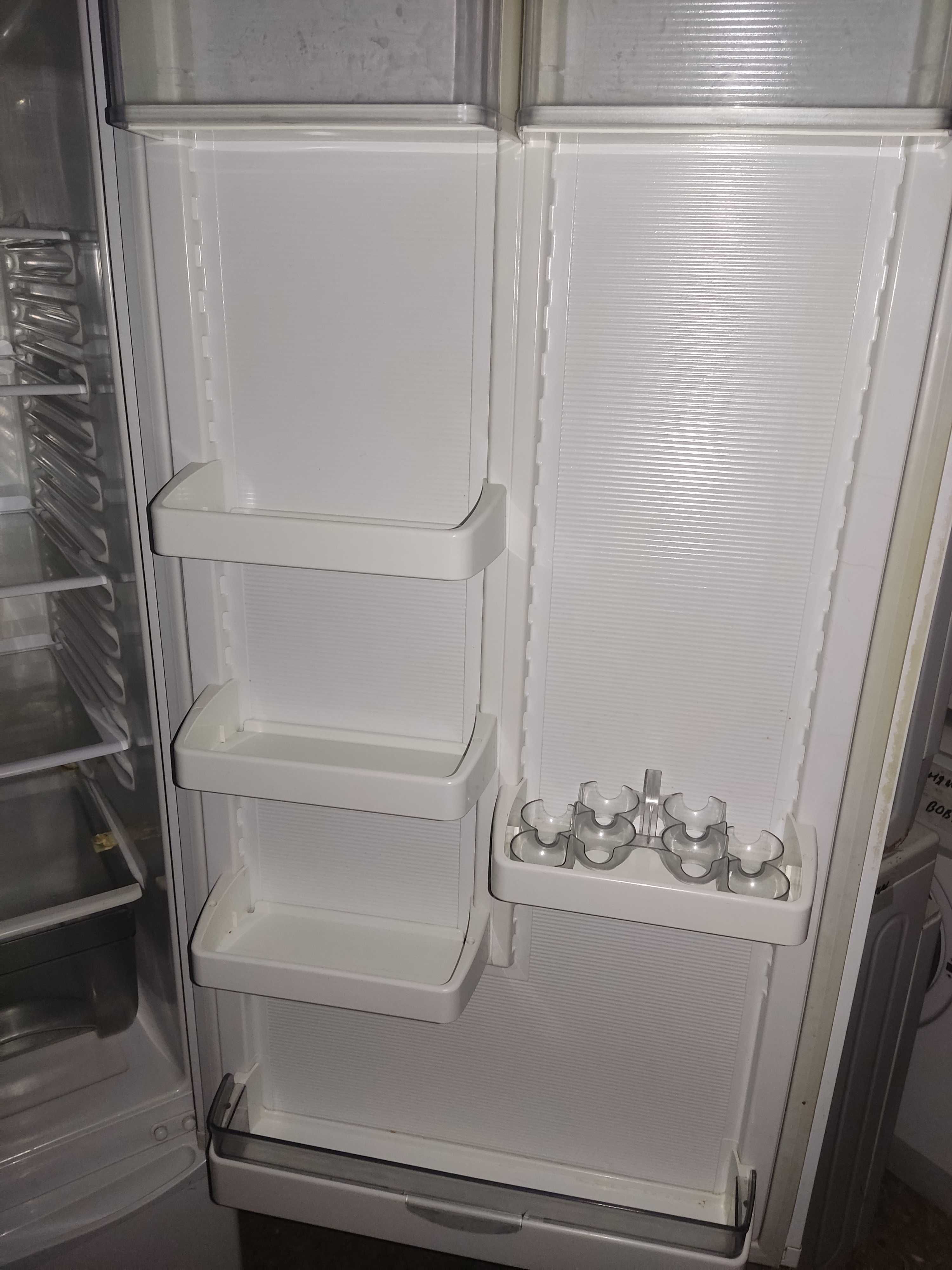 Холодильник двухкамерный Atlant 170 СМ. Чистый.