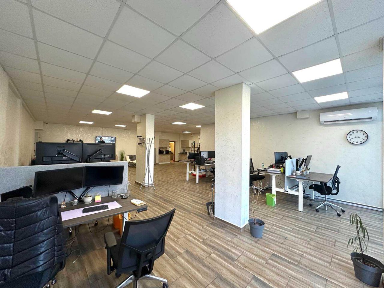 Дава се под наем Офис в Велико Търново, Колю Фичето - 150 кв.м за 765 € - Снимка #1