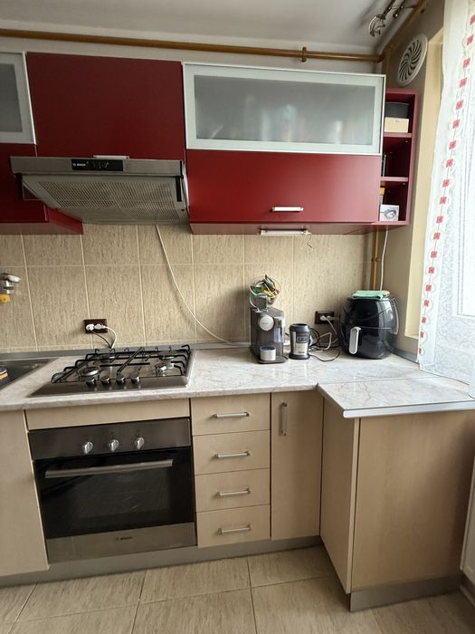 Vand urgent mobila bucatarie cu electrocasnice Bosch