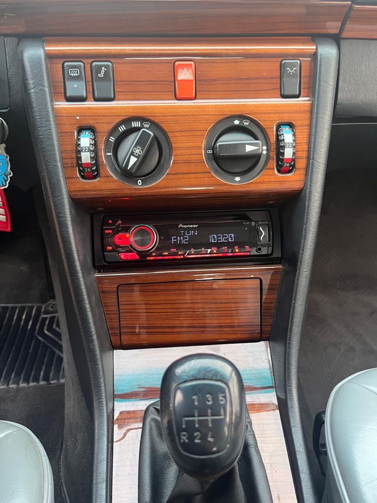 Mercedes w124 E200