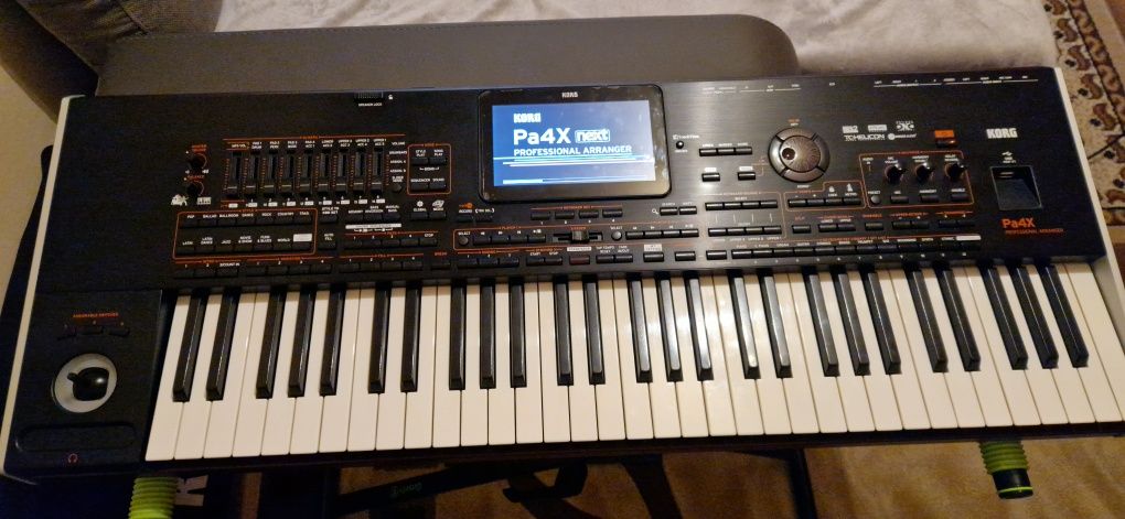 Vând KORG PA4X 61 de clape!