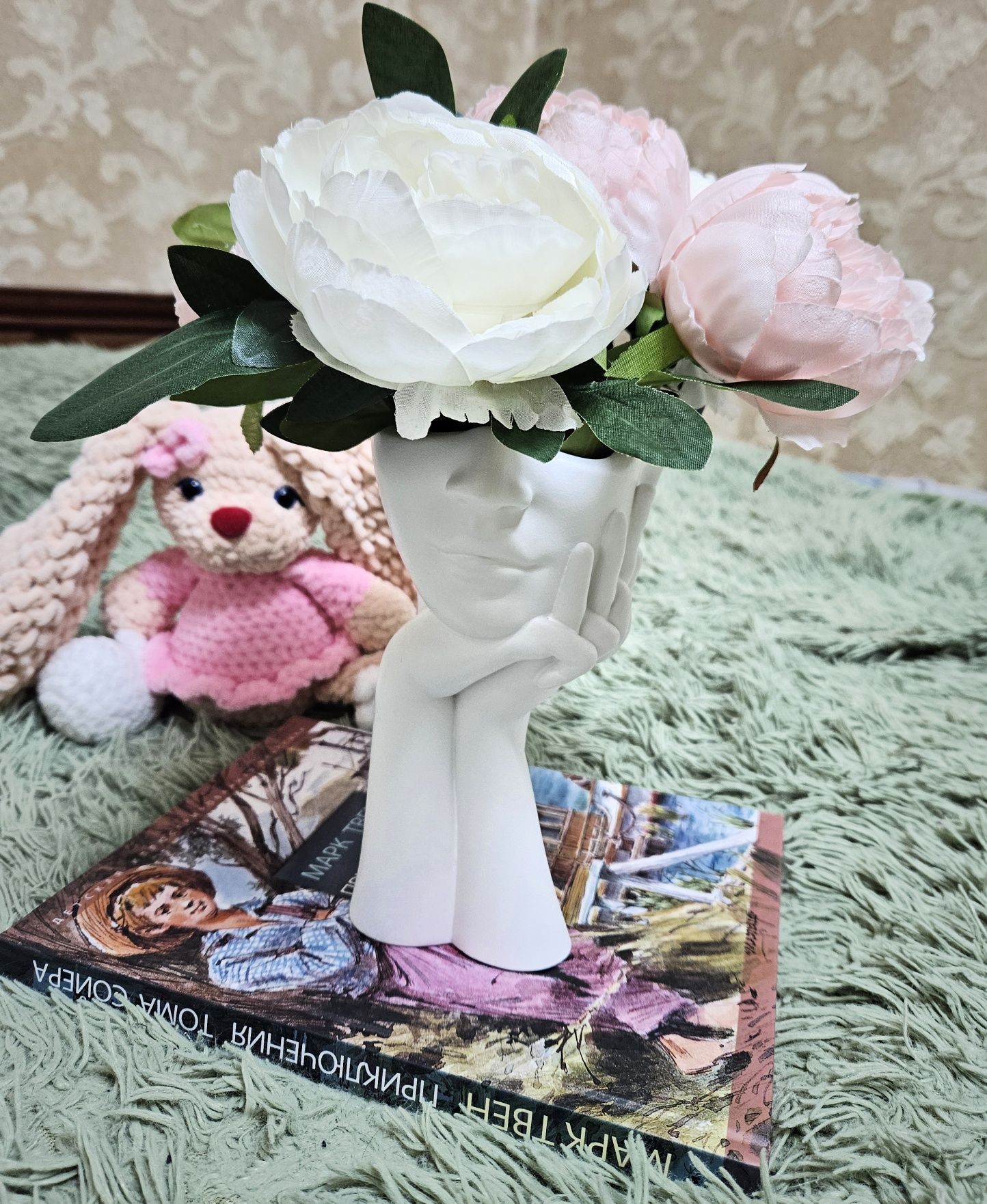 Кашпо Милота (Декоративная ваза) с цветами