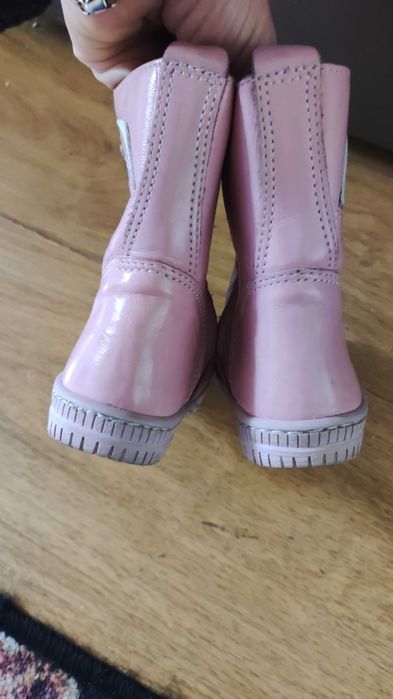 Естествена кожа  ботушки с пух на фирма Капчица!Обувани броени пъти!