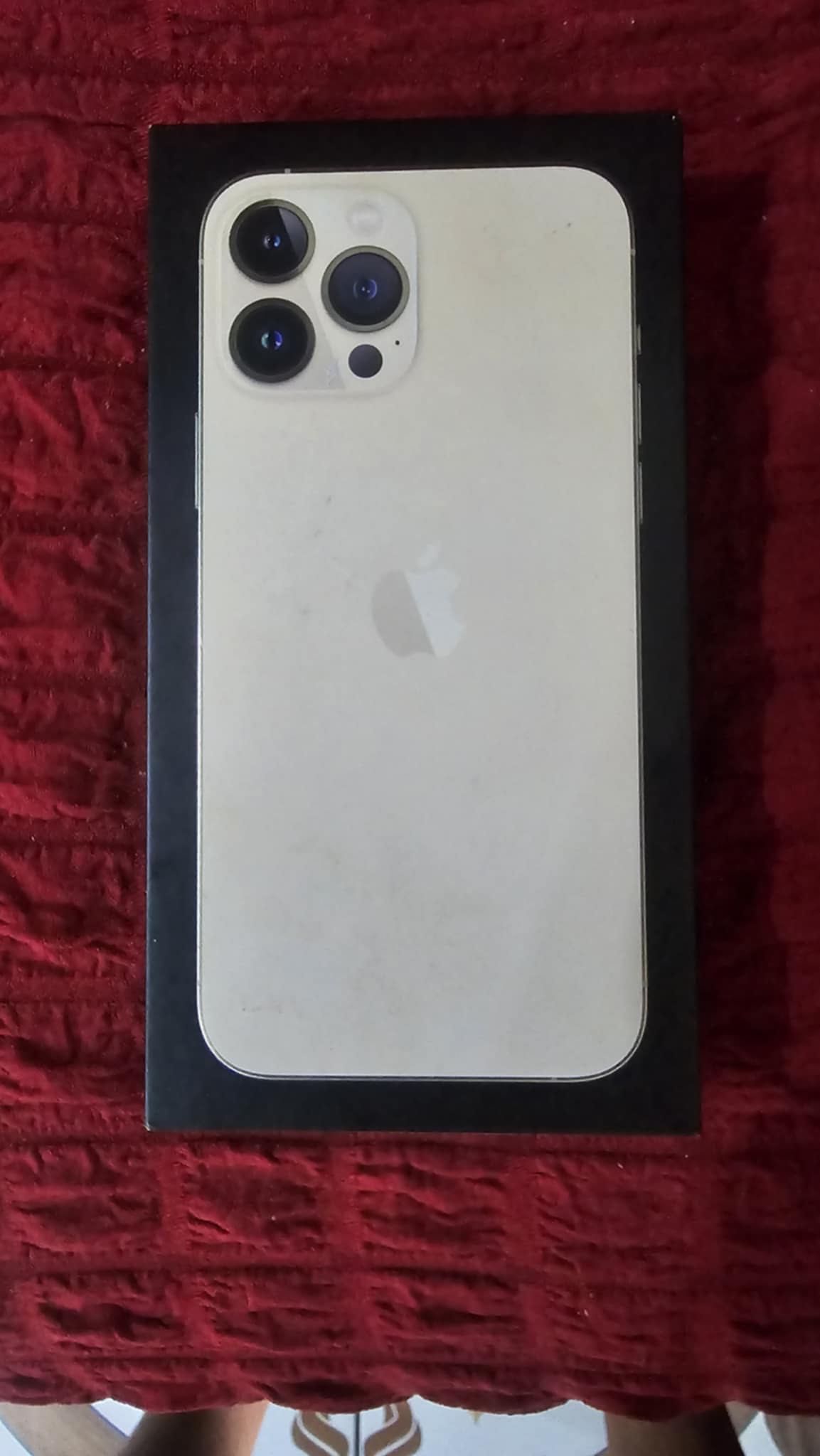 iPhone 13 Pro Max И Xbox с джойстик и игри