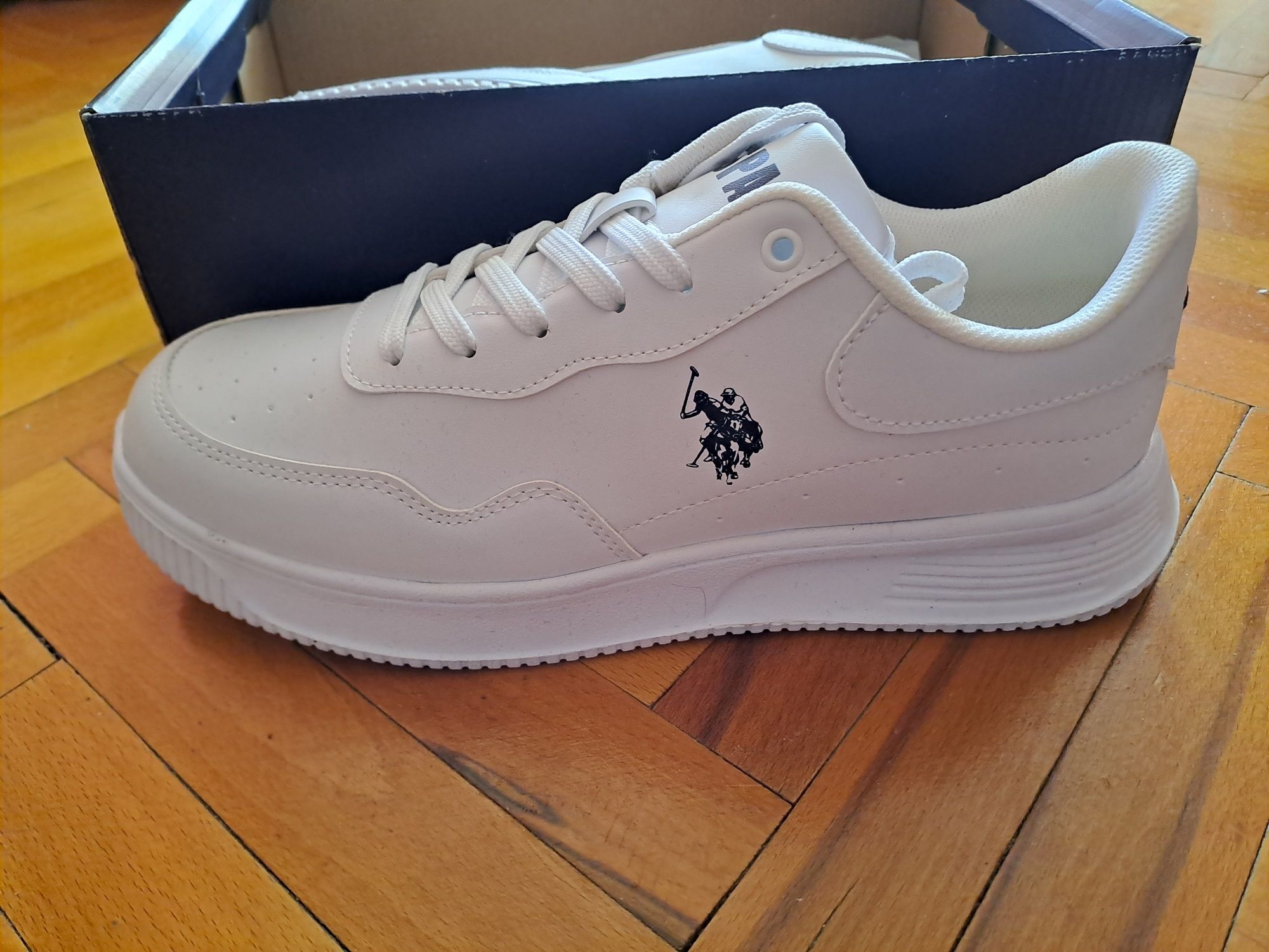 Продавам дамски маратонки Polo Ralph Lauren