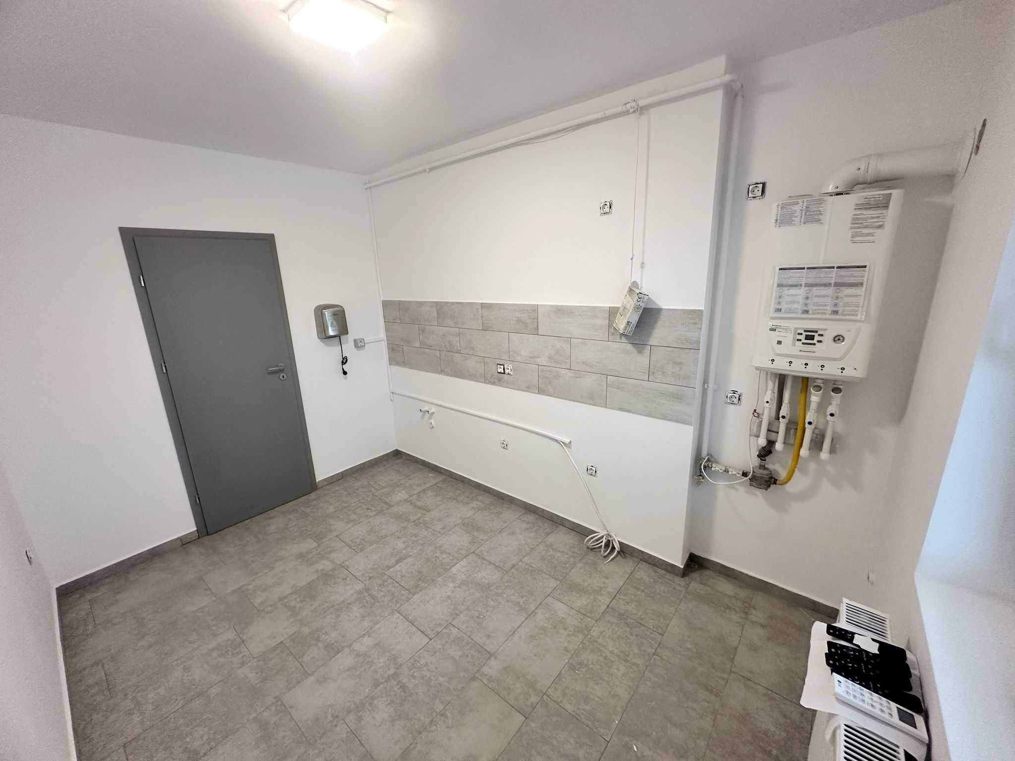 Apartament 3 camere total decomandat etaj 1 -  Brancoveanu