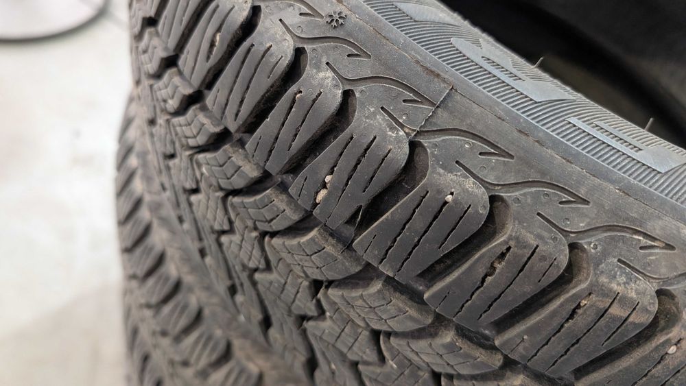 Vând Anvelope Iarnă DEBICA FRIGO 2 – 195/55 R16 – DOT 4122