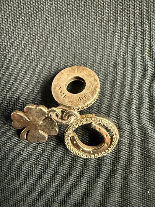 Vand diverse modele bijuterii Pandora, stare foarte buna