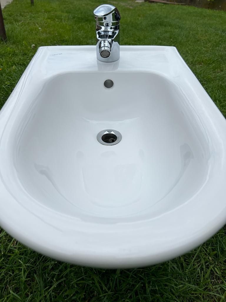 Vând bidet puțin folosit marca LAUFEN-PRO cu baterie HANSA-Germany