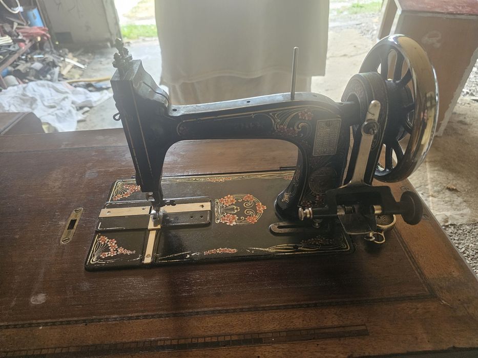 Vând mașină de cusut Gritzner germana.