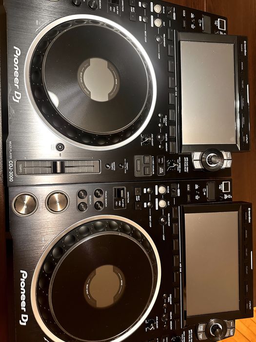 2 броя Pioneer CDJ-3000 с два броя Decksaver