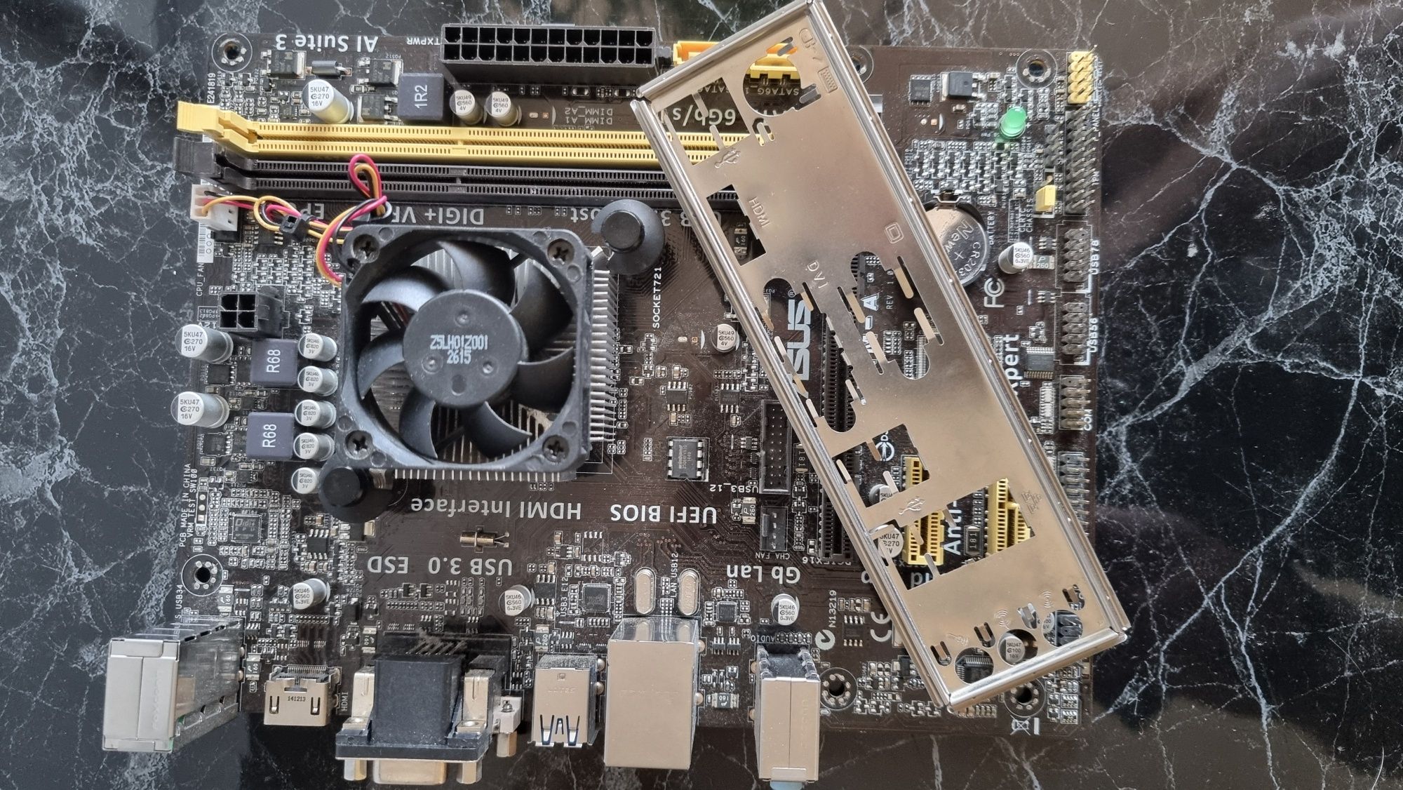 Дънна платка Asus AM1M-A със AMD Athlon 5150