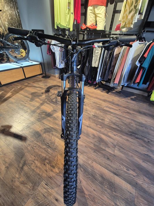 Vând bicicleta MTB Specialized Rockhopper ca nouă mărimea L