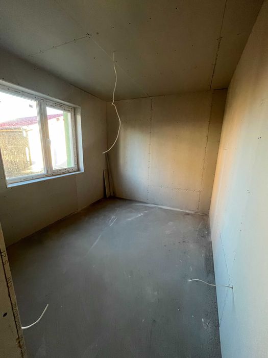 Продава се двуетажна, напълно обновена къща в гр. Крън