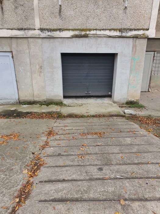 Inchiriez garaj zona modern