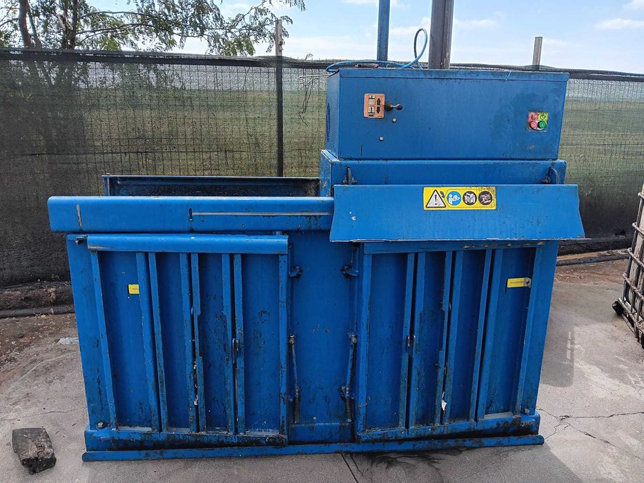 Presă MACFAB 40 pentru Baloți din Sticle PET – Compactare Profesională