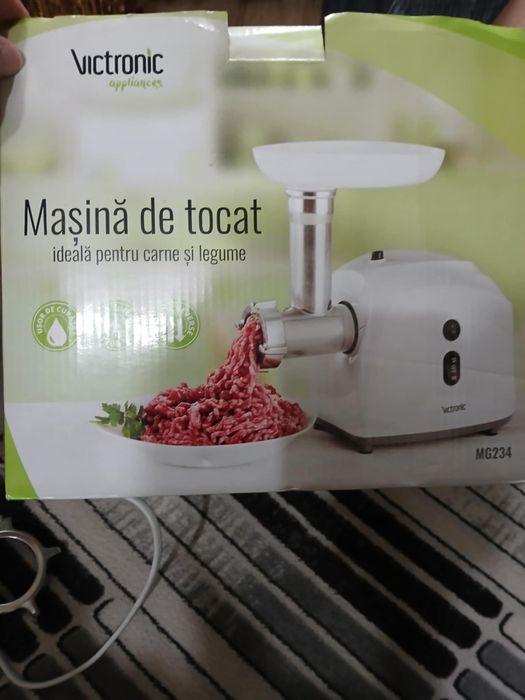 Vând mașină de tocat carne și legume