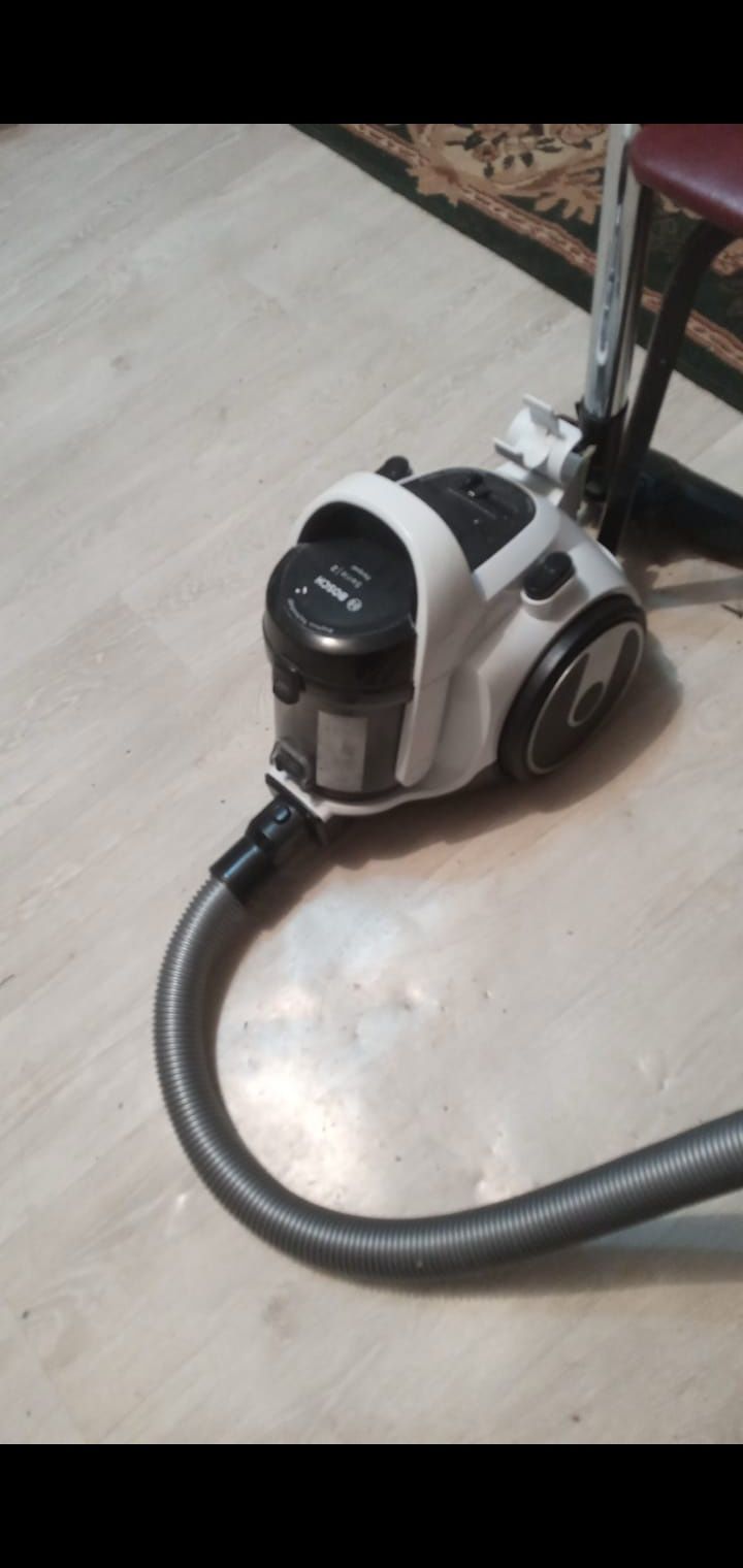 Продам  Пылесос   BOSCH