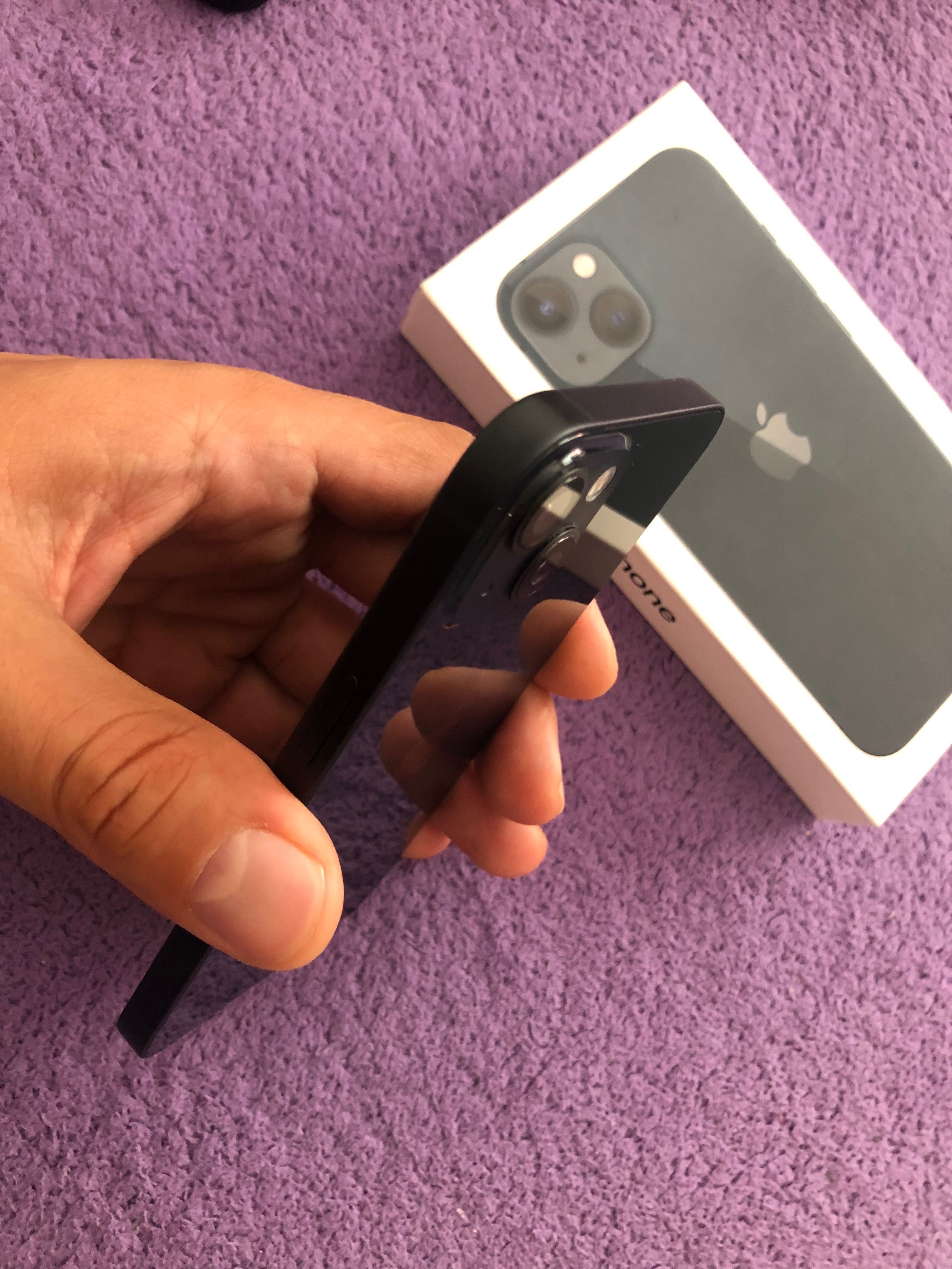 Смартфон Apple iPhone 13 128GB Midnight 100% батерия без драскотина