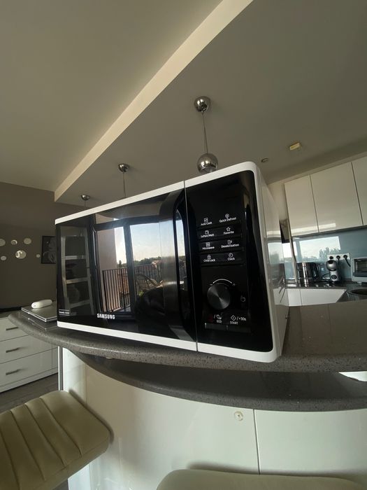 microwave Samsung oven with a grill