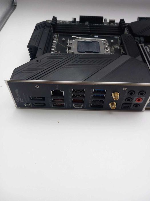 MSI MAG B650 Tomahawk WIFI + RYZEN 5 7600X 6-Core (5.3 GHz Turbo) AM5