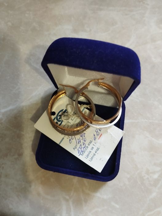 Продам золотые серьги