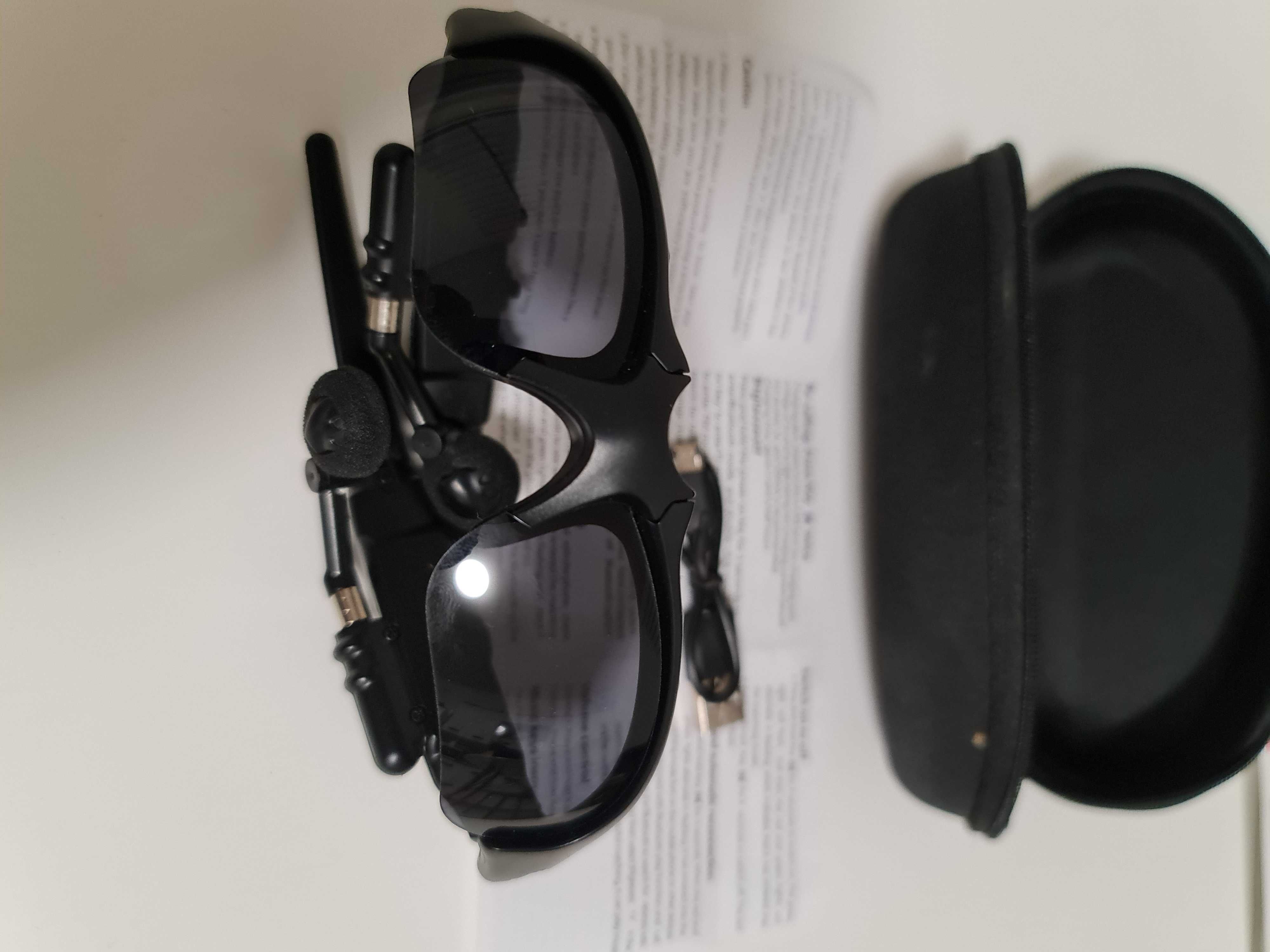 Ochelari de soare cu căști audio prin Bluetooth si toc