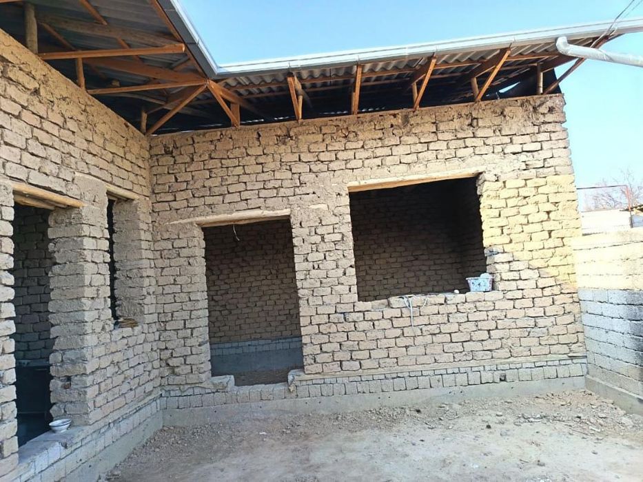 Yangi hayot gulzorda 0.80 sotiqli 20000$