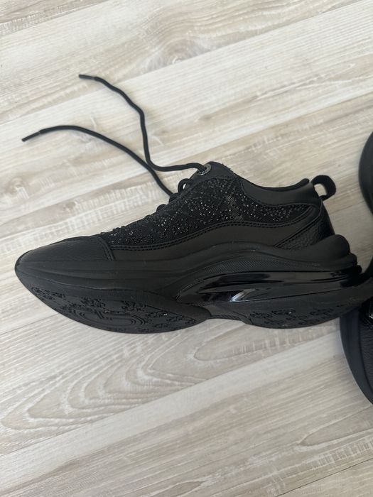 Adidasi Guess cu sclipici