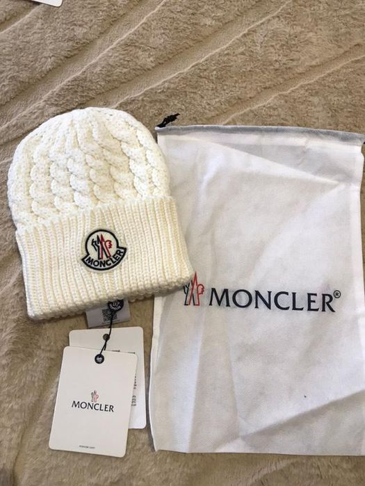 Зимни шапки Moncler