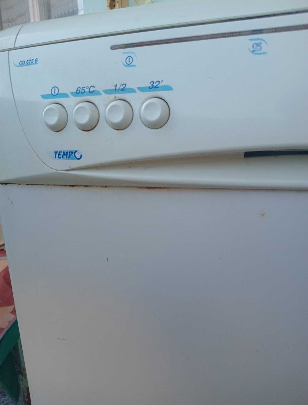 Продавам съдомиялна машина