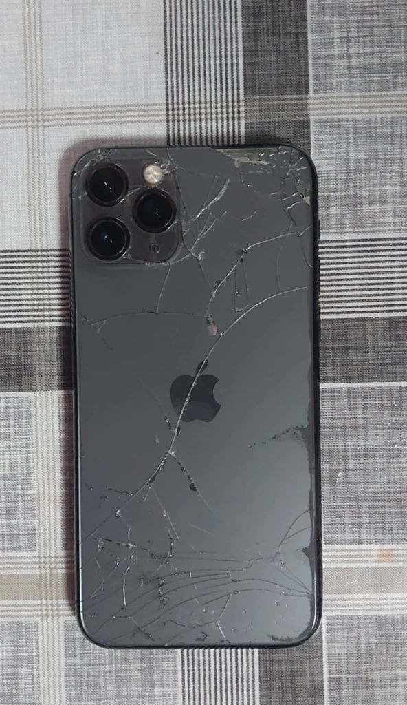 Iphone 11 pro pentru piese