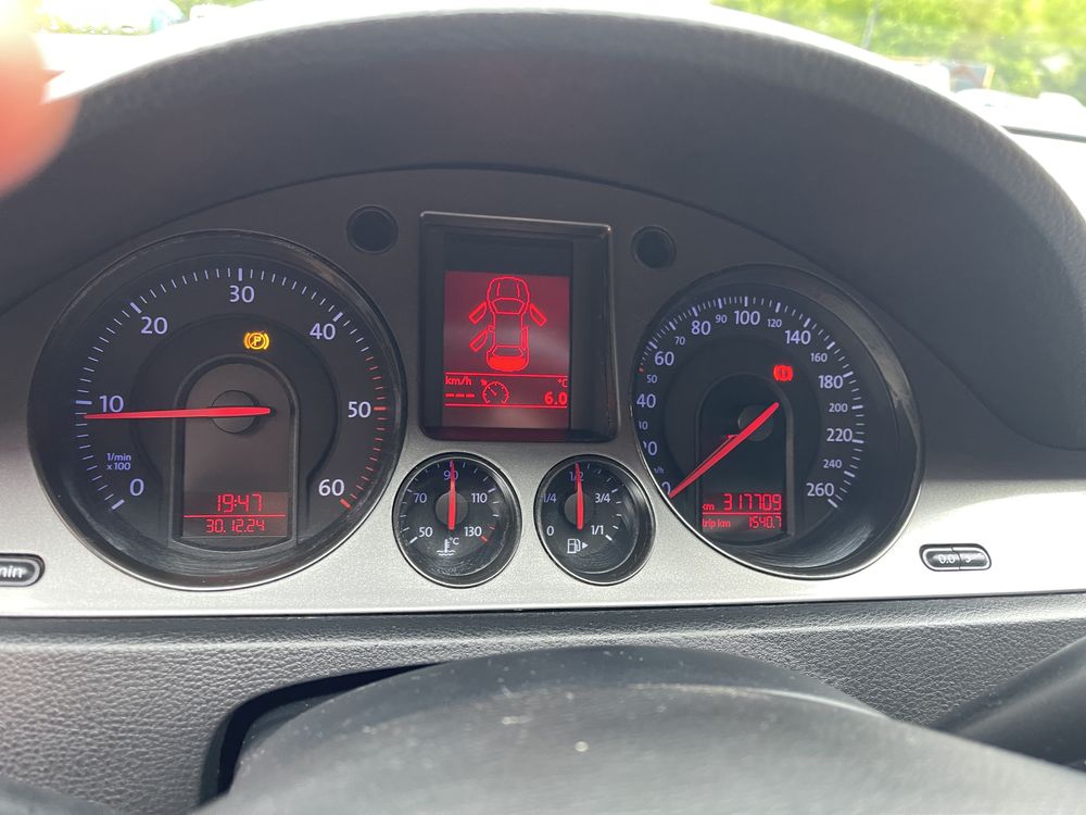 Vand passat b6 1.9 tdi sau schimb cu ceva mai nou plus diferenta de la