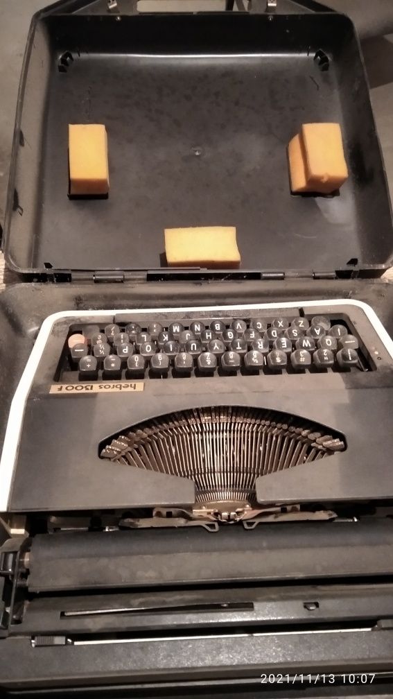 Пишеща машина Хеброс 1300 F