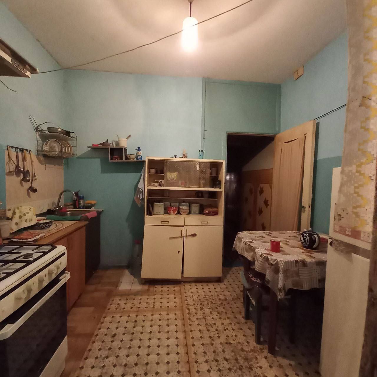 Продаётся Сергели4 четырёхкомнатная квартира на пятом этаже не торцева