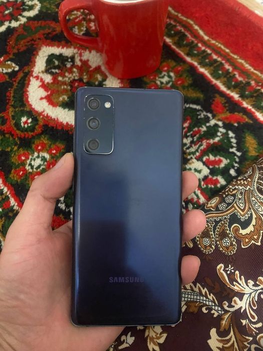 Samsung galaxy S 20fe sotiladi 2.100