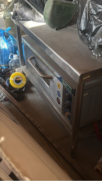 Продам пицца печь. И железный стол и железный мойка