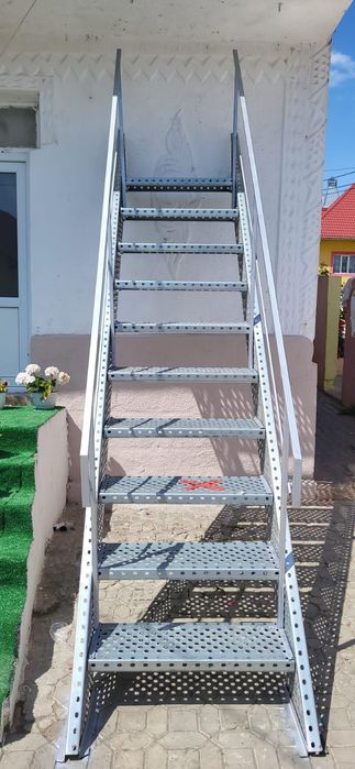 Scări metalice zincate
