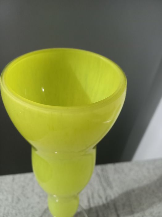 Vaza din rubin autentic inaltimea 40 cm nefolosita
Inaltimea 40 cm
Des