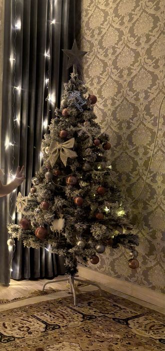 Новогодняя ёлка с игрушками