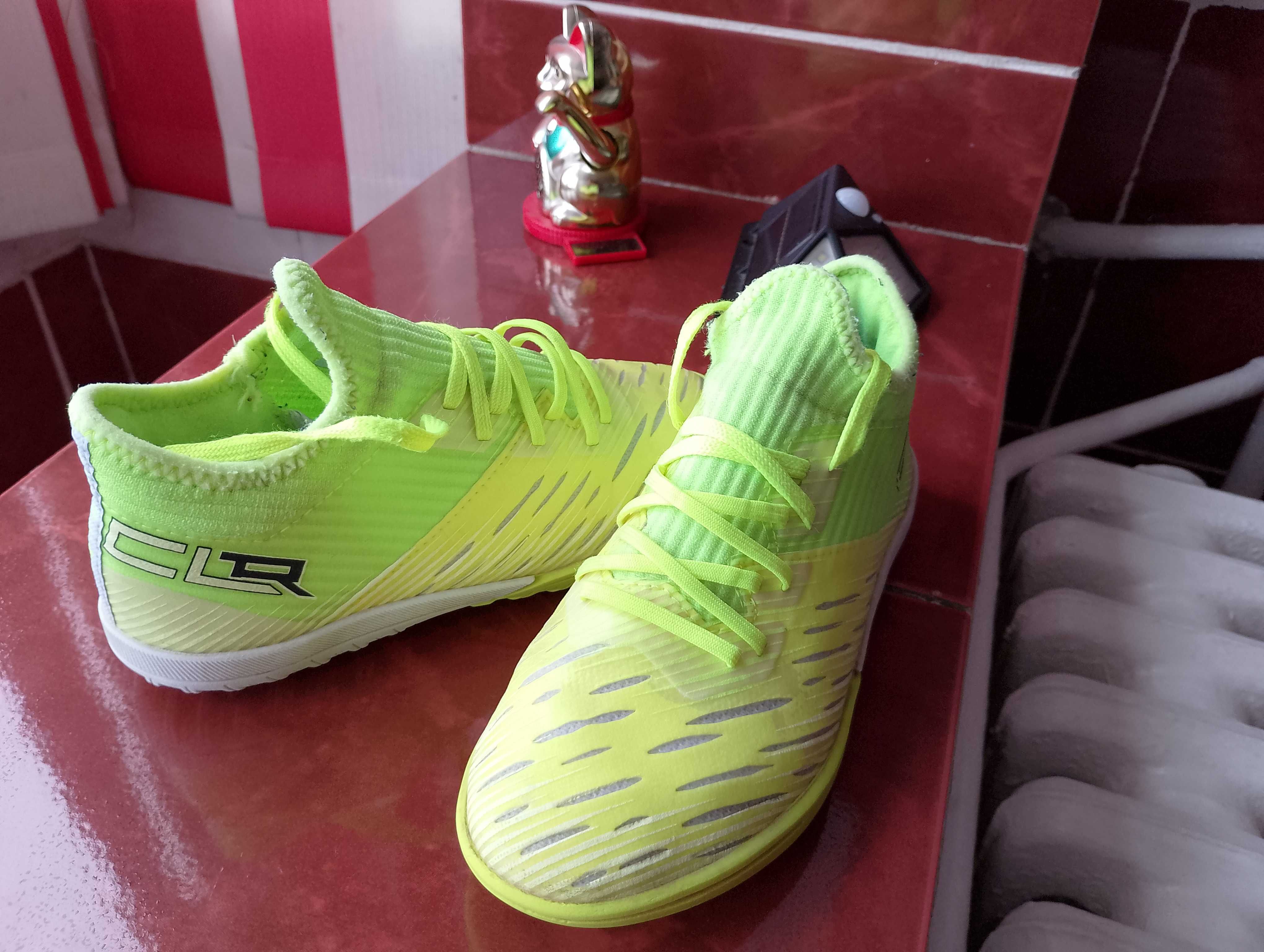 Adidași fotbal,super comozi