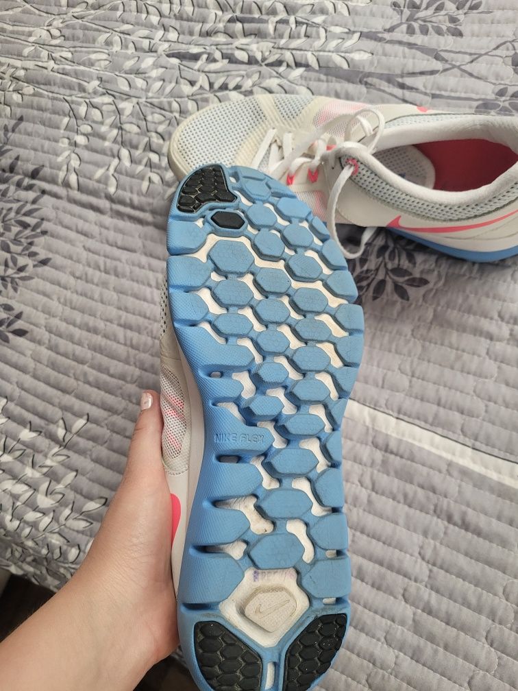 Кроссовки фирменные Nike в отличном состоянии