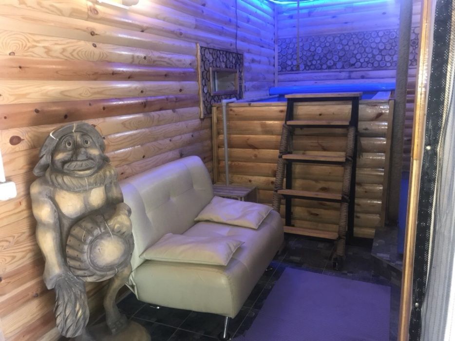 Баня на дровах классная жаркая . У нас чисто и уютно . Семейная